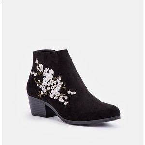 Black suede short boots with floral design